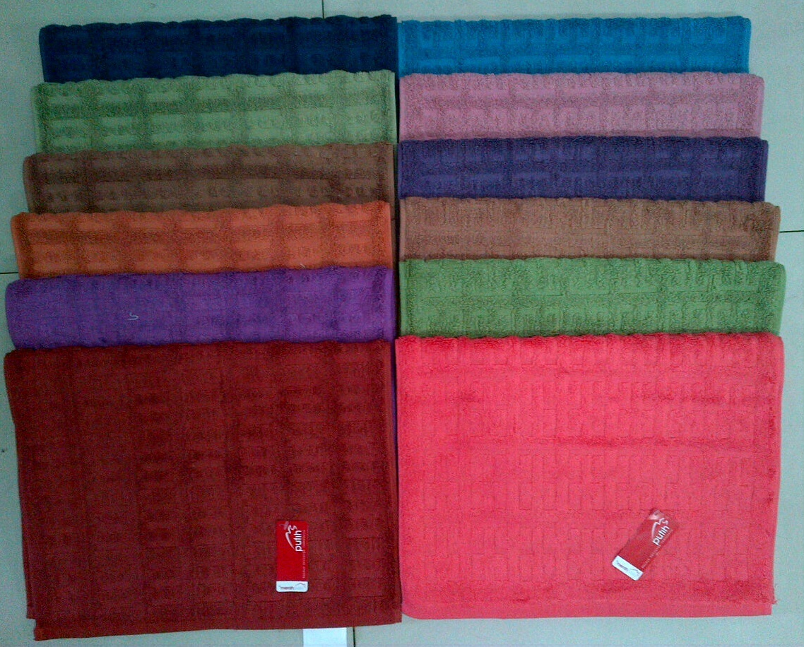 Handuk Polos Merah Putih
